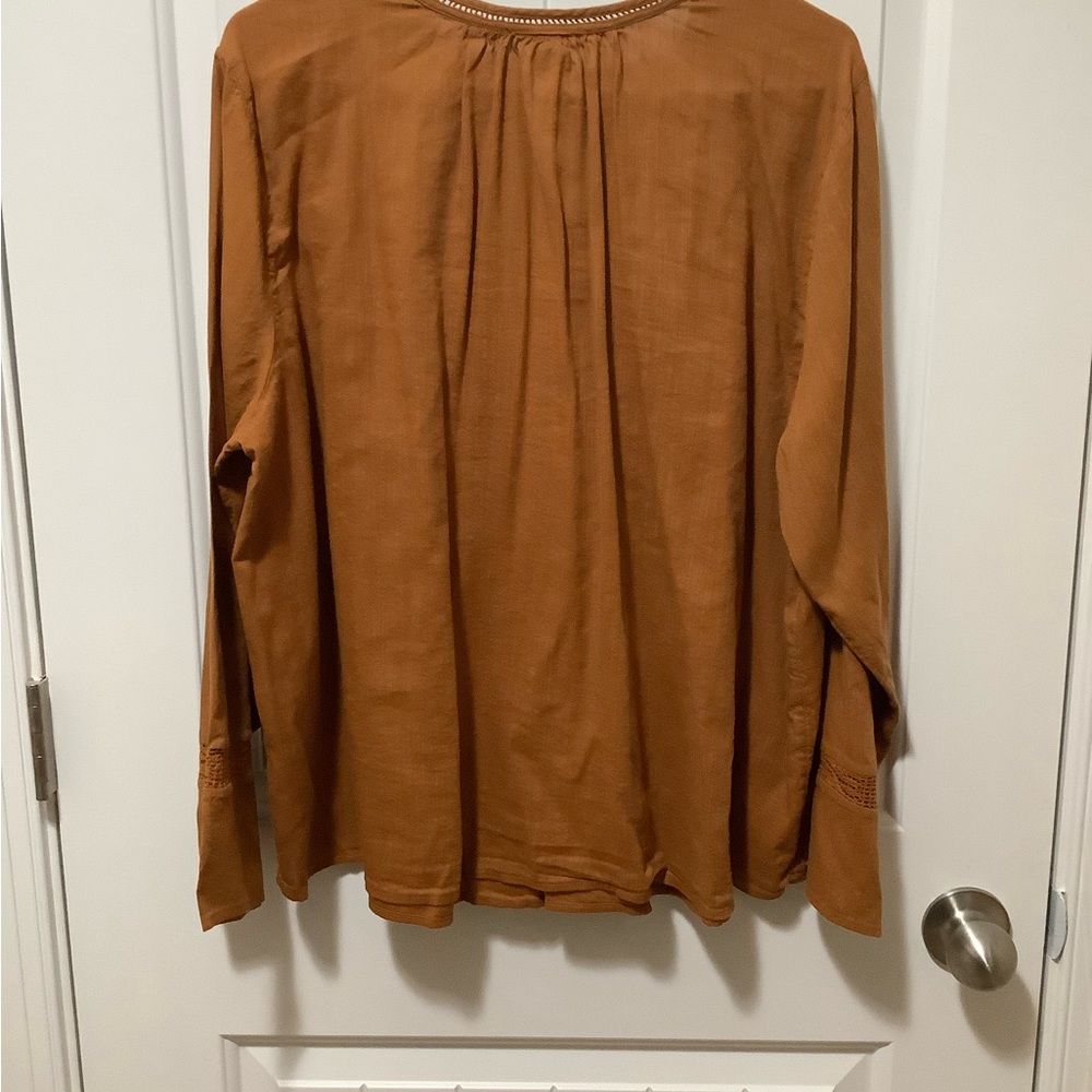 Old Navy Lightweight Long Sleeved Top - Picture 3 of 5
